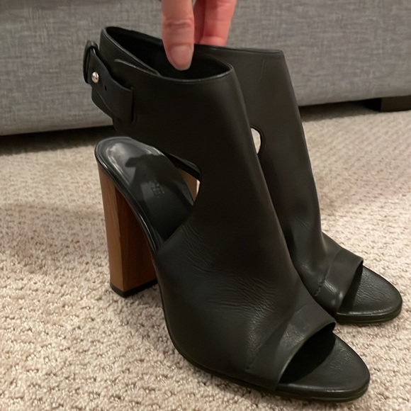 Vince "Addie" booties sandals sz 7.5 black leather - Picture 3 of 9